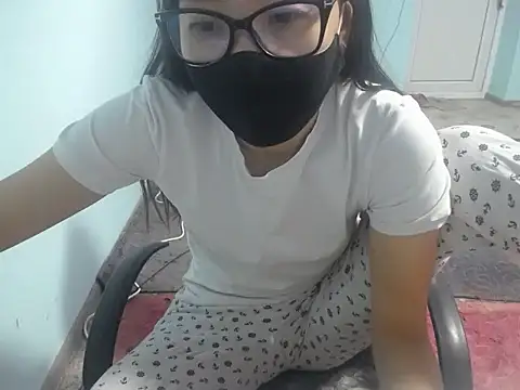 Snapshot of elllaaxx chatting on June 30, 4:02 am elllaaxx online show from June 30, 4:02 am