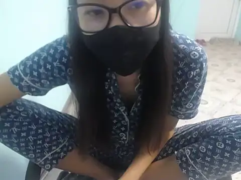Snapshot of elllaaxx chatting on July 6, 3:58 am elllaaxx online show from July 6, 3:58 am