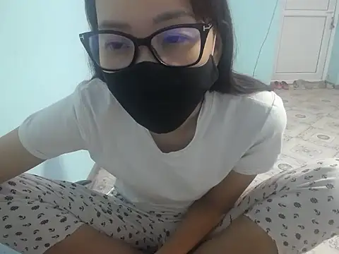 Snapshot of elllaaxx chatting on July 12, 3:41 am elllaaxx online show from July 12, 3:41 am