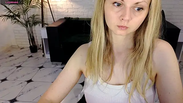 SmilingEmily  online show from September 30, 6:18 am