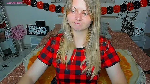 SmilingEmily  online show from October 21, 12:28 pm