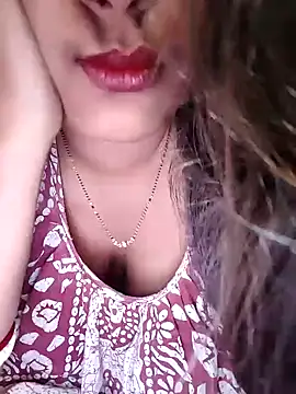 Snapshot of sexyindi_couple chatting on January 2, 3:19 pm sexyindi couple online show from January 2, 3:19 pm