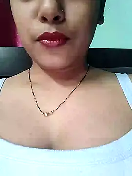 Snapshot of sexyindi_couple chatting on January 14, 1:28 pm sexyindi couple online show from January 14, 1:28 pm