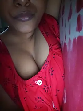 Snapshot of sexyindi_couple chatting on June 5, 12:11 pm sexyindi couple online show from June 5, 12:11 pm