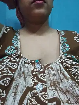 Snapshot of sexyindi_couple chatting on June 10, 7:51 am sexyindi couple online show from June 10, 7:51 am