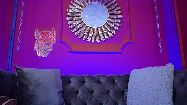 Julieta Russell online show from April 8, 12:05 pm