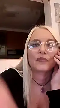 Snapshot of kikkastar chatting on January 27, 10:38 pm kikkastar online show from January 27, 10:38 pm