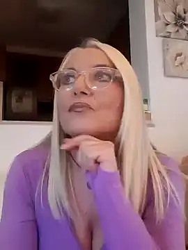 Snapshot of kikkastar chatting on February 2, 8:19 pm kikkastar online show from February 2, 8:19 pm