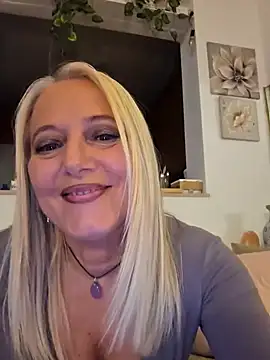 Snapshot of kikkastar chatting on February 12, 8:18 pm kikkastar online show from February 12, 8:18 pm