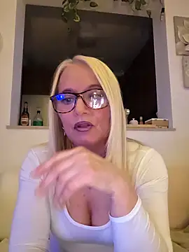 Snapshot of kikkastar chatting on February 14, 8:15 pm kikkastar online show from February 14, 8:15 pm