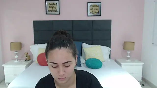 MadisonJenner online show from January 23, 11:15 am