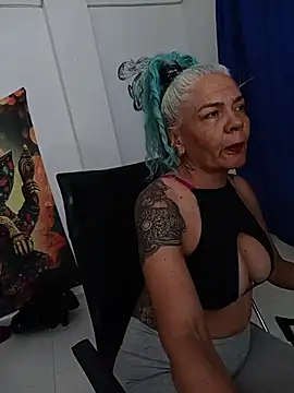 freyadevil333 online show from February 4, 5:46 am