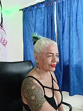 Snapshot of freyadevil333 chatting on April 19, 3:55 pm freyadevil333 online show from April 19, 3:55 pm