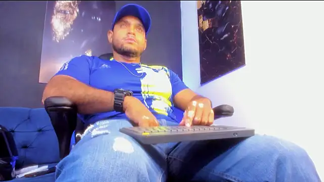 Big furry bear13 online show from November 27, 5:20 am