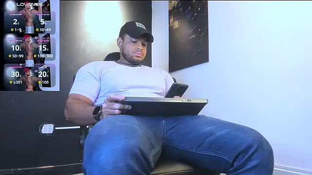 Big furry bear13 online show from April 4, 11:29 am