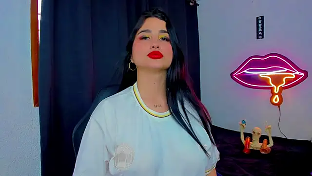Snapshot of sunshine_uwu22 chatting on June 23, 7:01 pm sunshine uwu22 online show from June 23, 7:01 pm