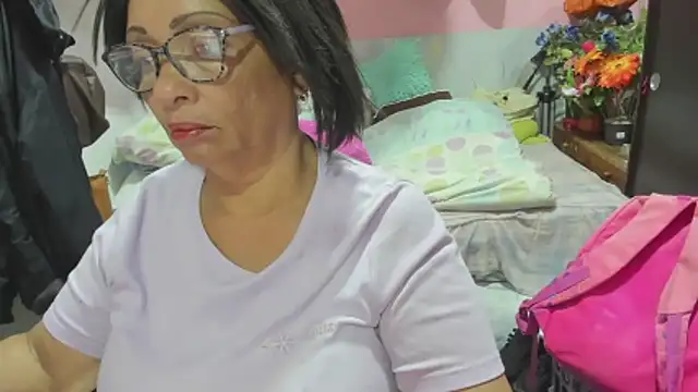 Snapshot of Mrs_mommy_ chatting on June 2, 10:12 pm Mrs mommy online show from June 2, 10:12 pm
