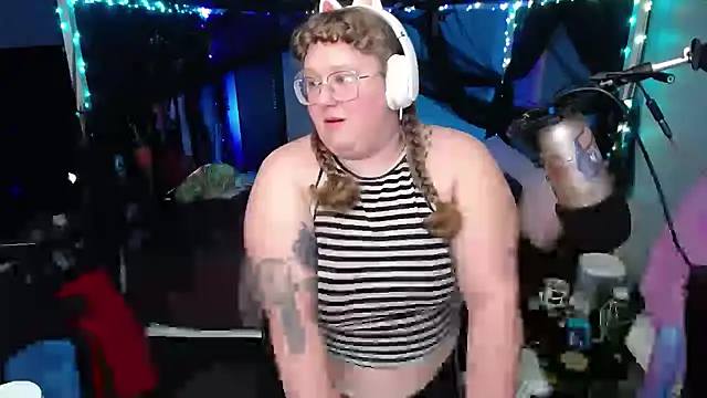 FatVeronica online show from February 4, 4:15 am