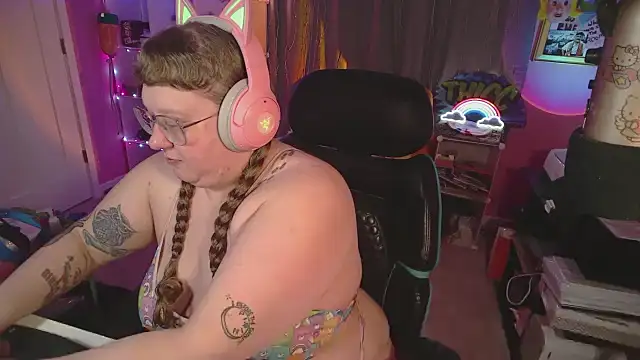 FatVeronica online show from February 2, 2:05 pm