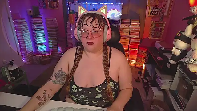 Snapshot of FatVeronica chatting on July 4, 5:08 pm FatVeronica online show from July 4, 5:08 pm