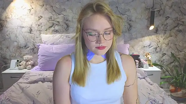 Aurora Golden1 online show from November 21, 6:17 pm