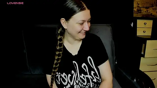 Snapshot of AlisaBacker chatting on May 27, 9:23 pm AlisaBacker online show from May 27, 9:23 pm