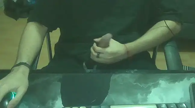 Snapshot of bnj181407 chatting on March 11, 12:33 am bnj181407 online show from March 11, 12:33 am