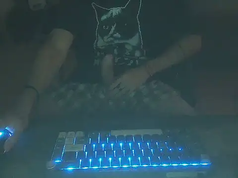 Snapshot of bnj181407 chatting on April 10, 8:24 pm bnj181407 online show from April 10, 8:24 pm