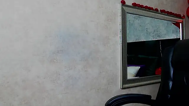 Snapshot of NicolleReyn chatting on March 17, 6:33 pm NicolleReyn online show from March 17, 6:33 pm
