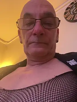 Snapshot of Sissy_Ambre chatting on February 16, 2:20 am Sissy Ambre online show from February 16, 2:20 am