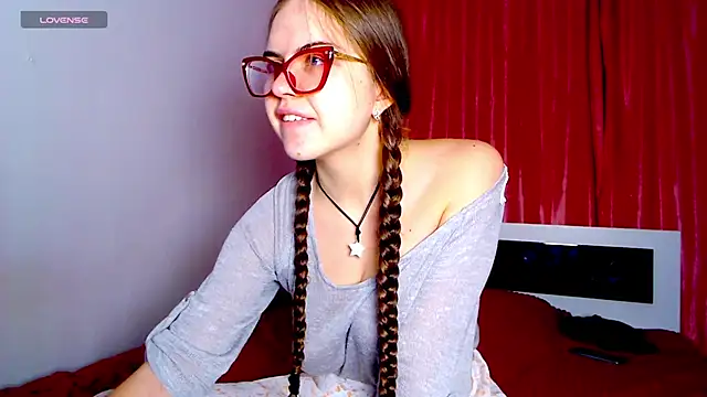 Sarah HS online show from December 10, 2:50 pm