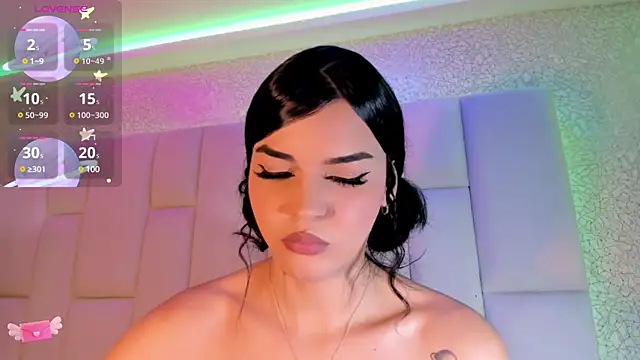 Snapshot of Summer_walkerr chatting on December 19, 6:45 pm Summer walkerr online show from December 19, 6:45 pm