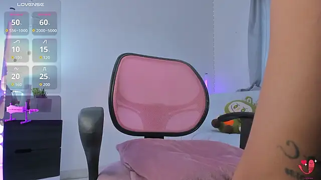 Snapshot of ImBlackEyes chatting on February 21, 9:49 pm ImBlackEyes online show from February 21, 9:49 pm