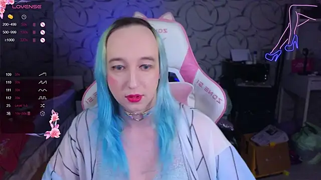 Snapshot of TheTrixy chatting on November 14, 5:39 am TheTrixy online show from November 14, 5:39 am