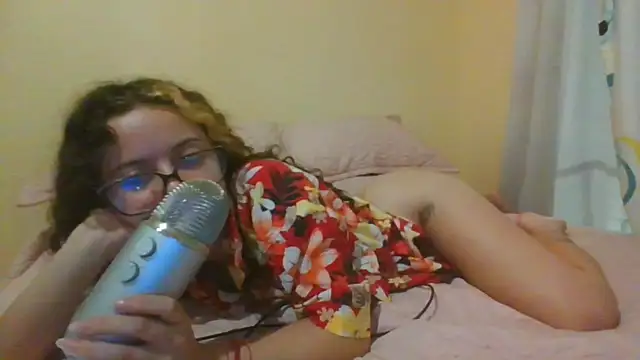 Snapshot of frikigyal chatting on February 10, 2:41 am frikigyal online show from February 10, 2:41 am