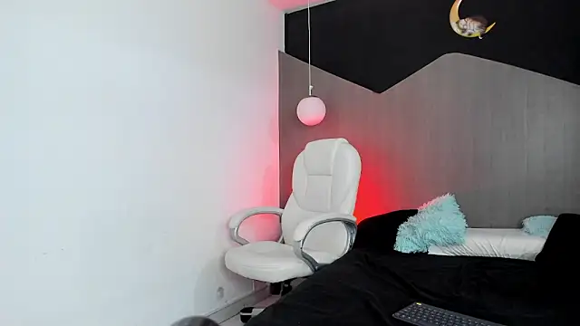 kate evans1 online show from April 2, 11:08 am