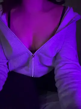 Snapshot of _Anonymegirl chatting on November 5, 8:31 pm Anonymegirl online show from November 5, 8:31 pm