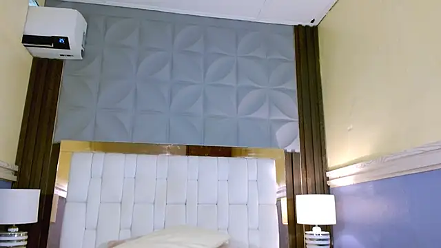 Nicole Ramires online show from February 19, 2:57 pm