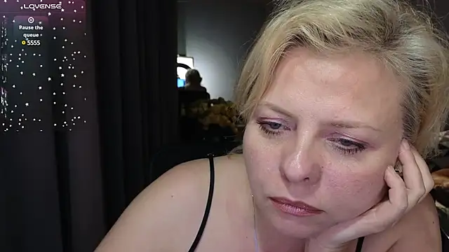 Snapshot of Gray_swann chatting on February 20, 4:36 pm Gray swann online show from February 20, 4:36 pm