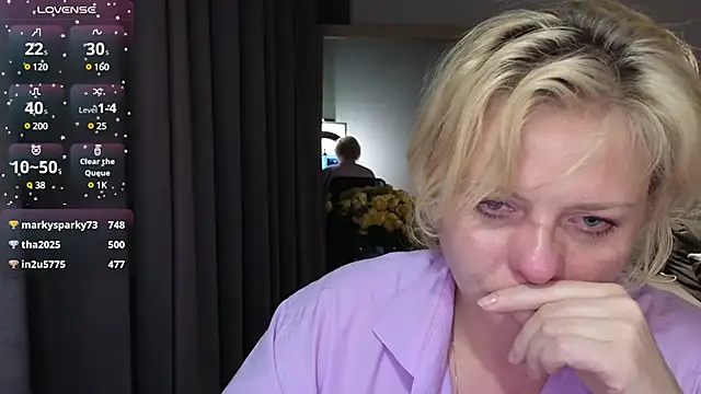 Snapshot of Gray_swann chatting on February 24, 7:30 pm Gray swann online show from February 24, 7:30 pm