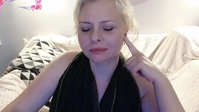 Snapshot of Gray_swann chatting on March 7, 11:27 pm Gray swann online show from March 7, 11:27 pm