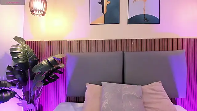 NicolleeEvanss online show from April 14, 11:05 am