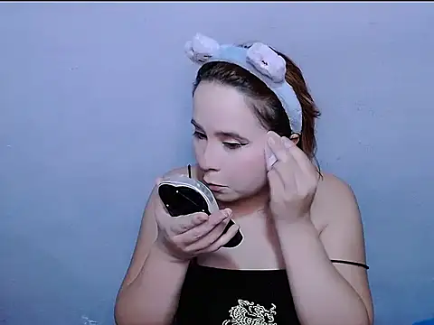 SubLayla01 online show from March 21, 6:00 pm