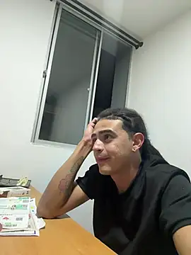Snapshot of JovenDesobediente chatting on June 20, 4:48 am JovenDesobediente online show from June 20, 4:48 am