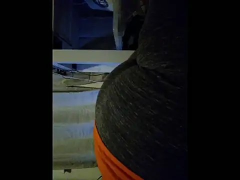 Snapshot of missthickness35_Pika chatting on March 9, 9:52 pm missthickness35 Pika online show from March 9, 9:52 pm