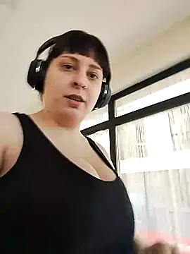 Snapshot of EmmaKrosss chatting on February 4, 10:43 am EmmaKrosss online show from February 4, 10:43 am