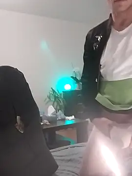 Snapshot of Kamien32 chatting on December 22, 9:45 pm Kamien32 online show from December 22, 9:45 pm