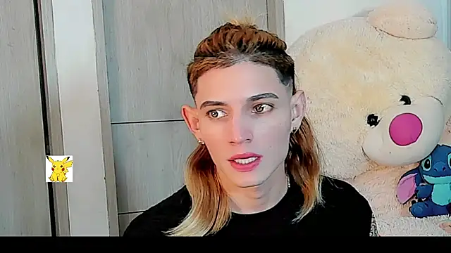 Snapshot of honey_skin chatting on December 31, 10:34 pm honey skin online show from December 31, 10:34 pm