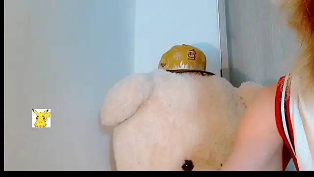 Snapshot of honey_skin chatting on February 19, 12:35 am honey skin online show from February 19, 12:35 am