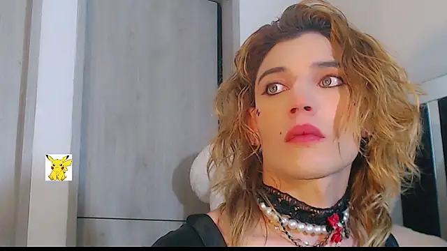 Snapshot of honey_skin chatting on February 21, 2:16 pm honey skin online show from February 21, 2:16 pm